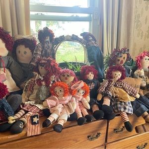 Raggedy Ann and some andy dolls